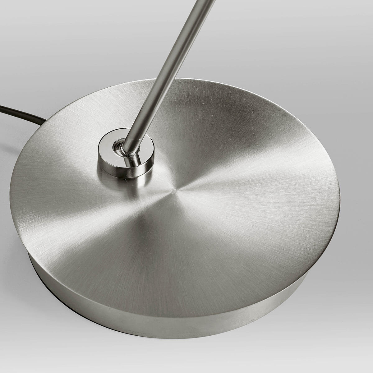 LupiaLicht Cycle S LED Stehleuchte, Nickel matt, Sockel