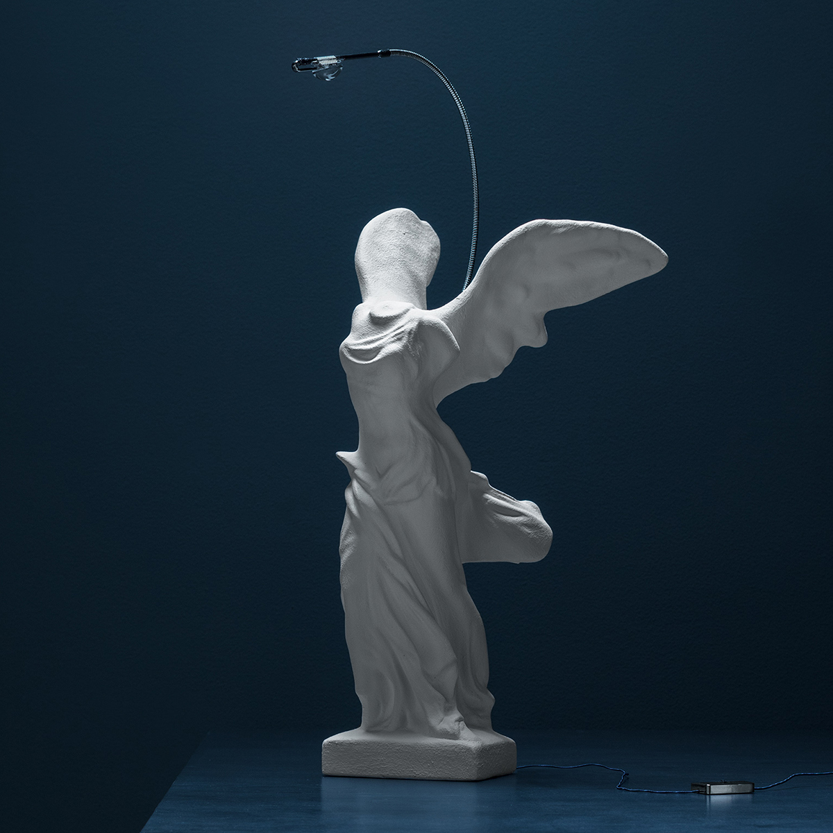 Catellani & Smith Nike LED Tischleuchte, weiß / Nickel (ausgeschaltet) (Foto: Nava-Rapacchietta)