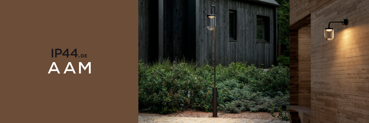 IP44.DE aam Außenleuchten als Pollerleuchte und Wandleuchte an moderner Hausfassade im Garten