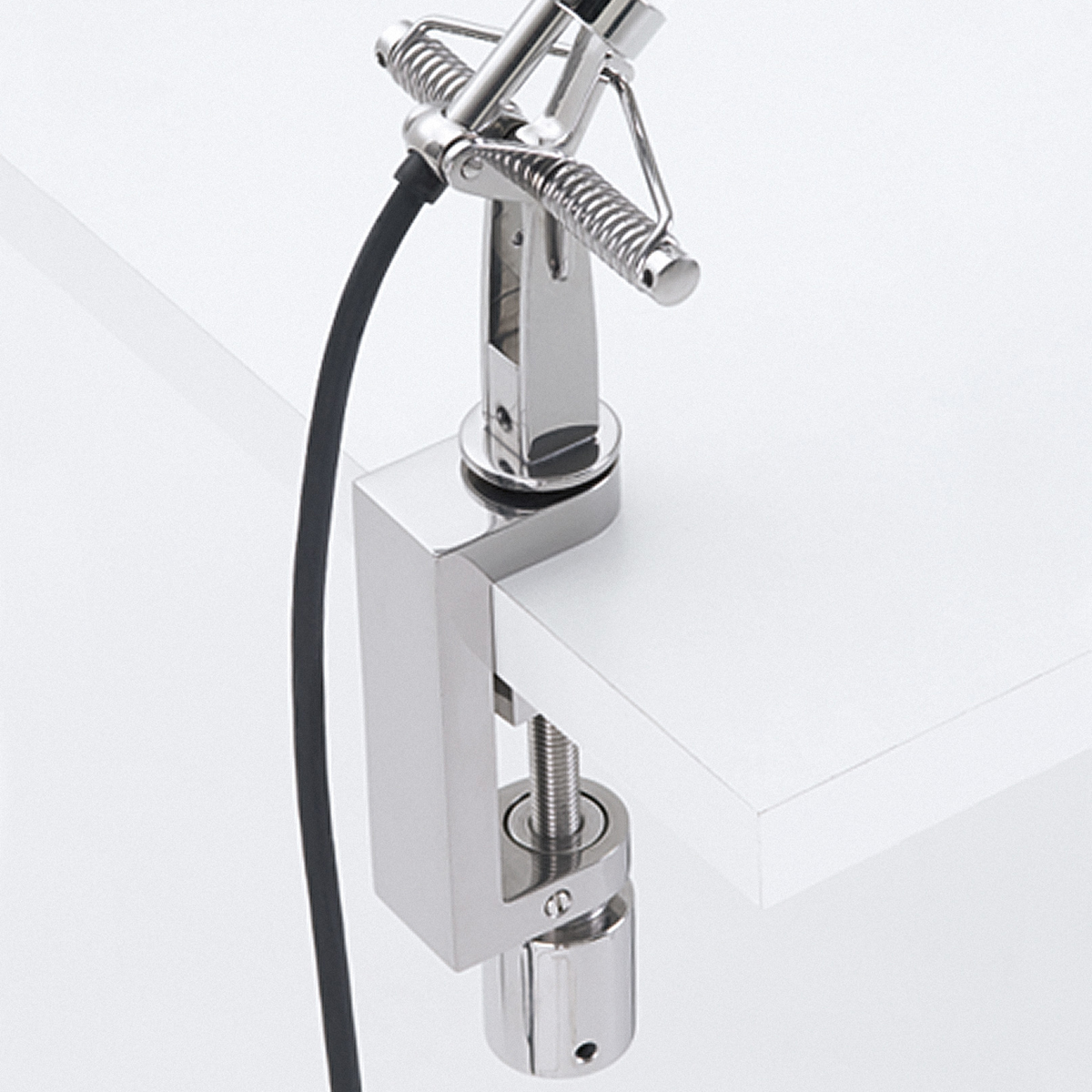 Serien.lighting Job Table LED Tischleuchte, Edelstahl poliert, mit Tischklemme