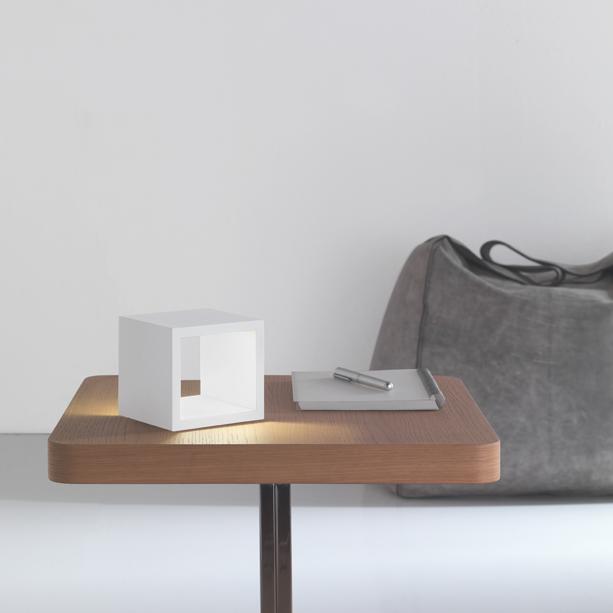 Icone Cubo LED Tischleuchte, weiß / weiß