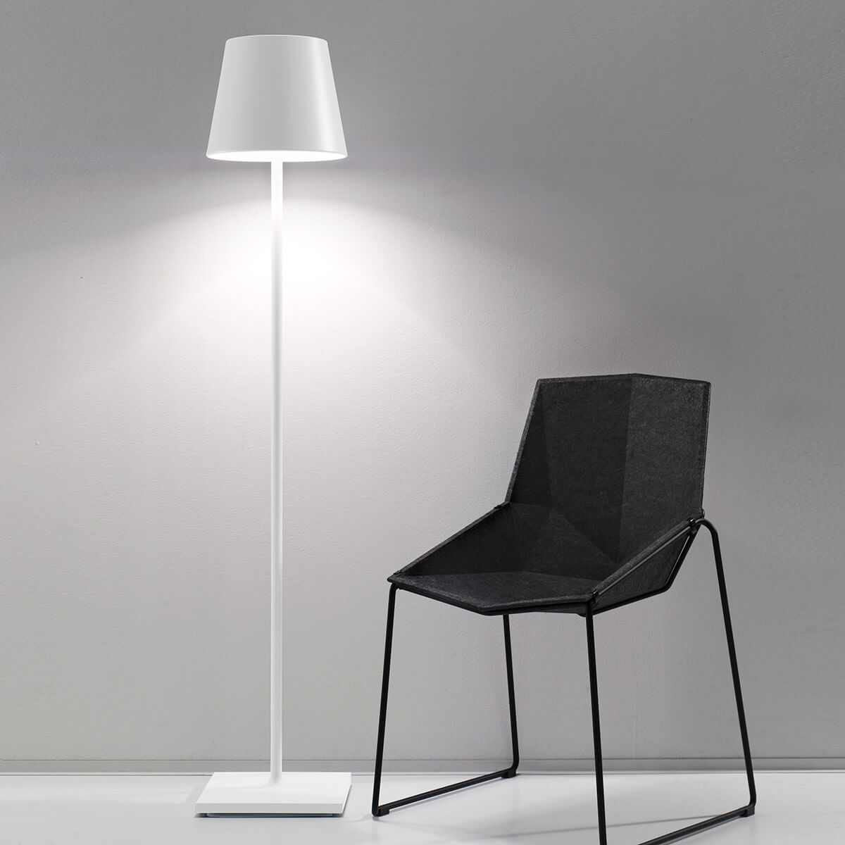 Zafferano AiLati Poldina XXL Pro LED Akkutisch- / Stehleuchte, weiß