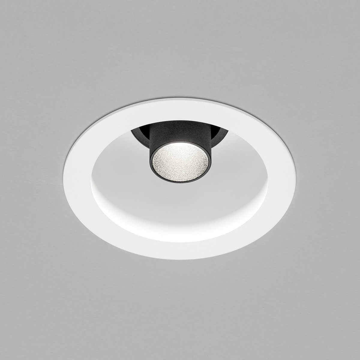Helestra Run LED Deckeneinbaustrahler, 1-flg., weiß, Spot: schwarz