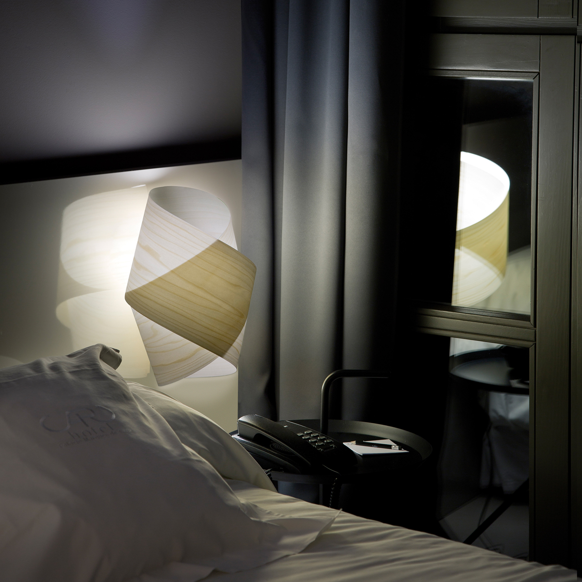 LZF Lamps Orbit Wandleuchte, elfenbeinweiß