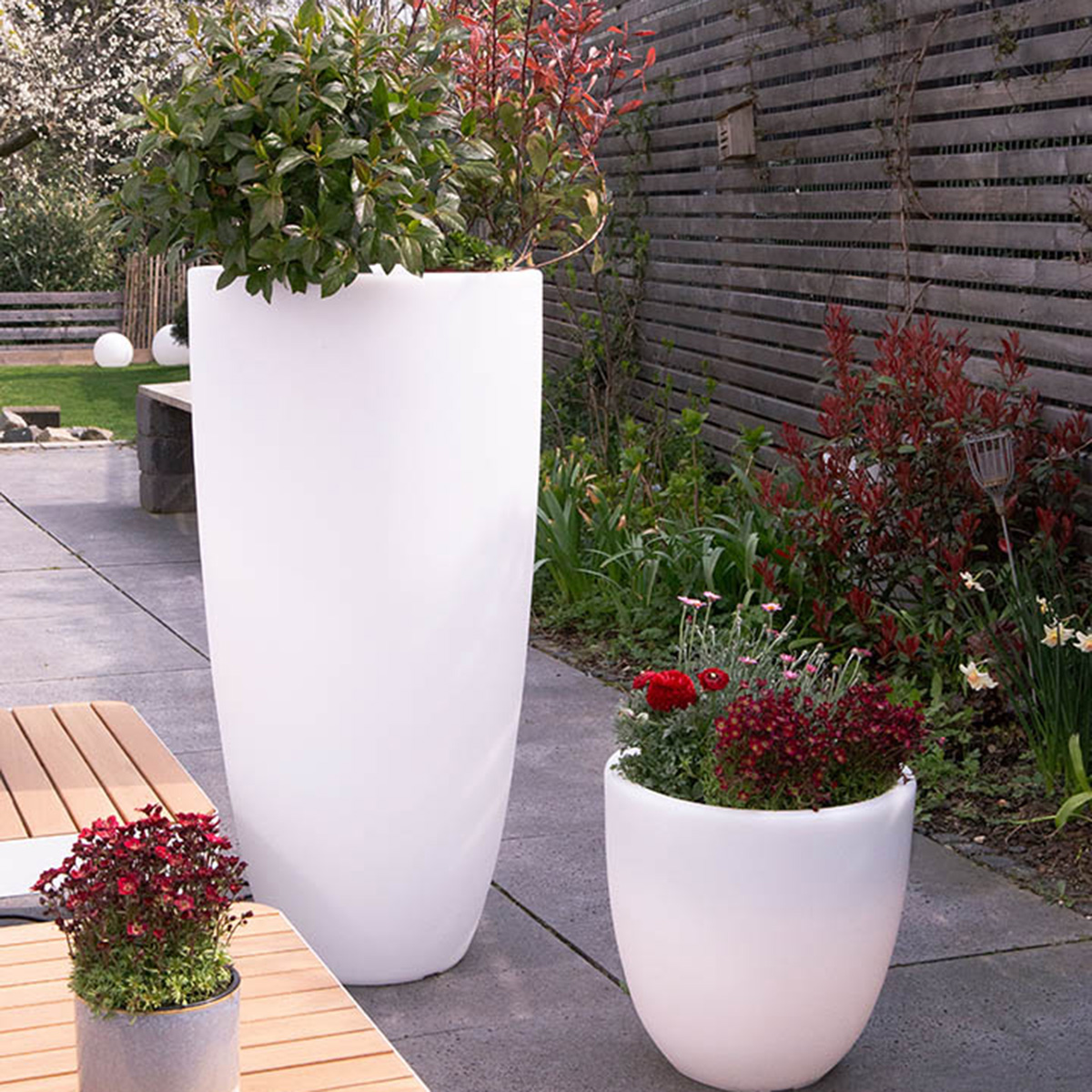 8 seasons design Shining Curvy Pot S und XL Dekoleuchte, weiß