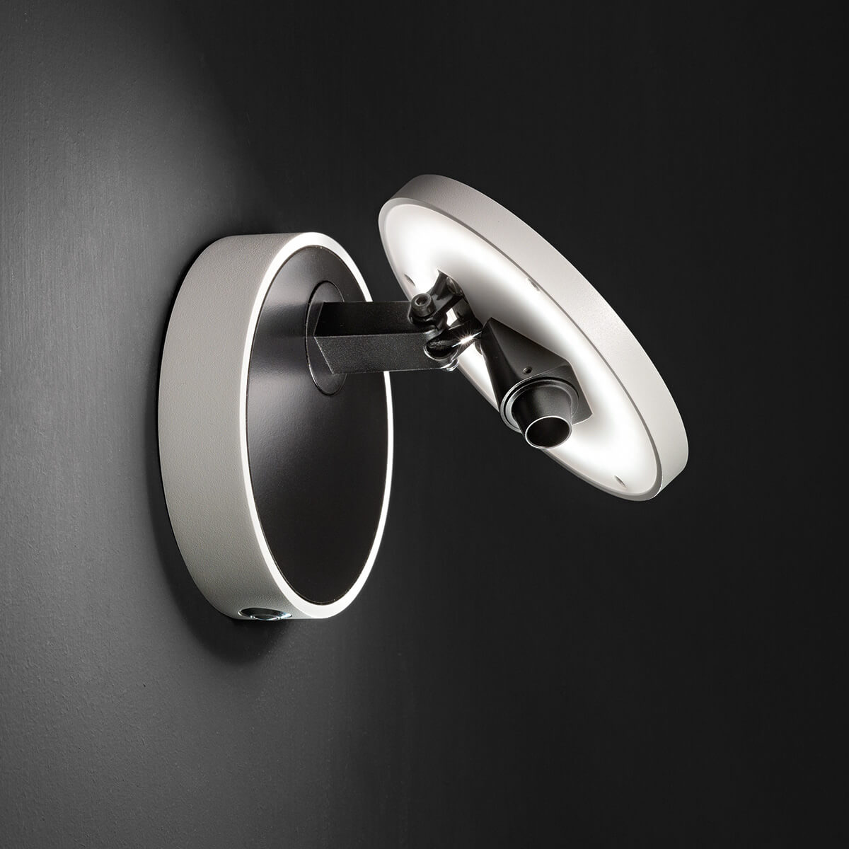 Ara LED Wandleuchte