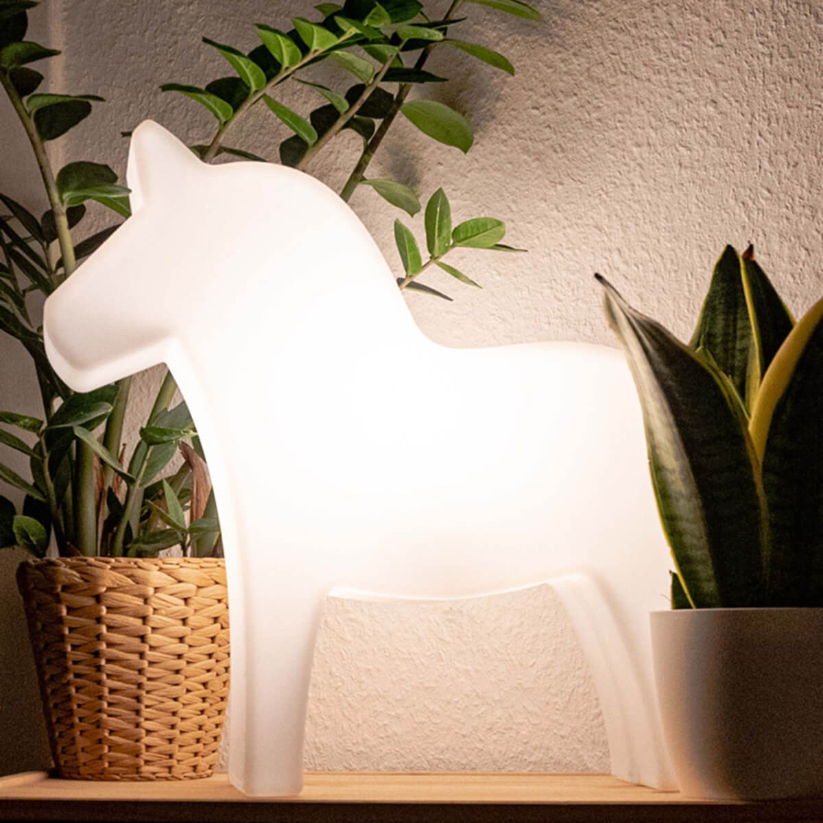 8 seasons design Shining Horse RGB LED Dekoleuchte, weiß