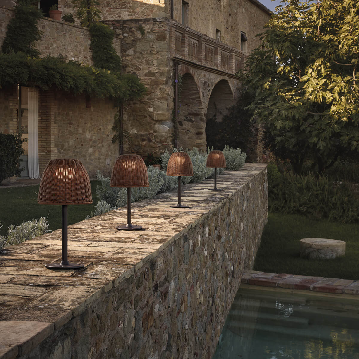 Atticus B/40 Outdoor LED Pollerleuchte