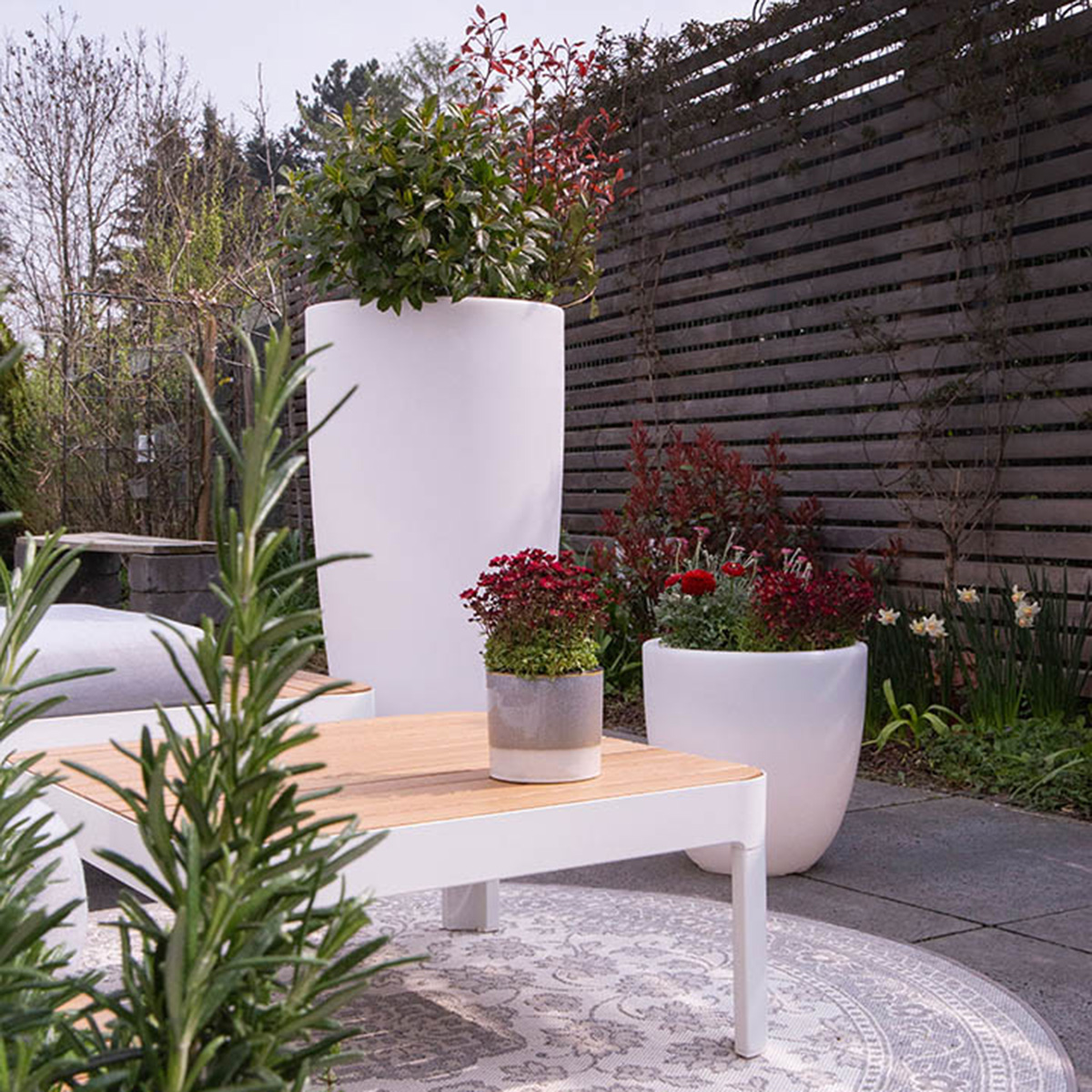 8 seasons design Shining Curvy Pot S und XL Dekoleuchte, weiß