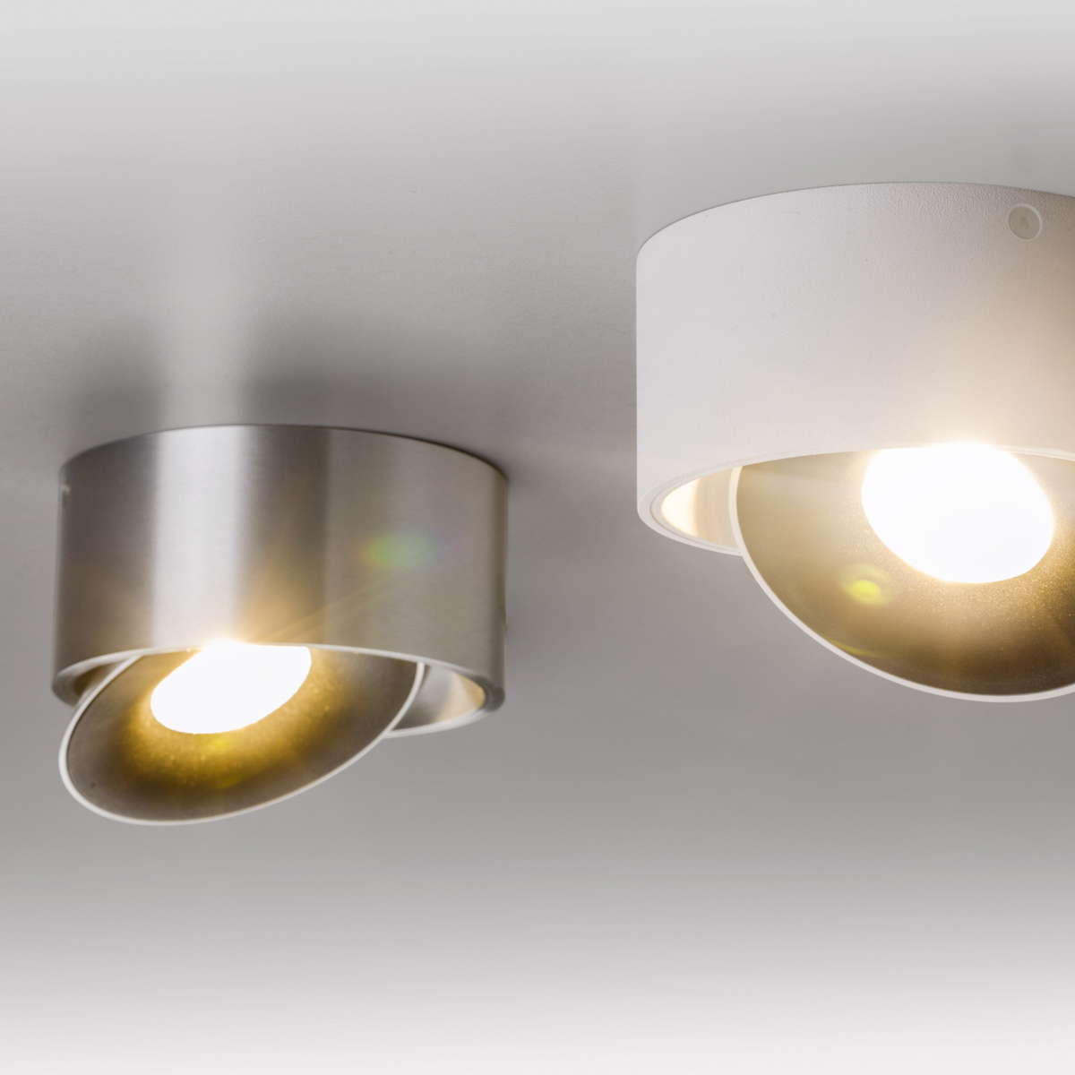 LupiaLicht Saturn LED Deckenstrahler, 3000 K, Aluminium matt und weiß, Innenreflektor schwarz