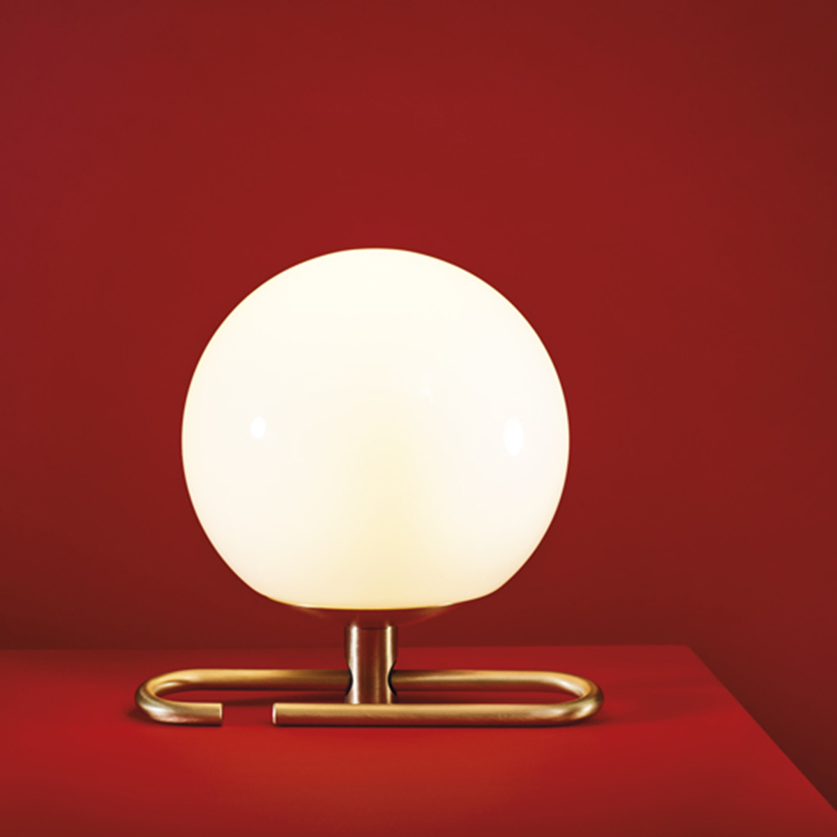 Artemide Design nh 1217 Sospensione / Tavolo, Messing gebürstet, Diffusor: weiß