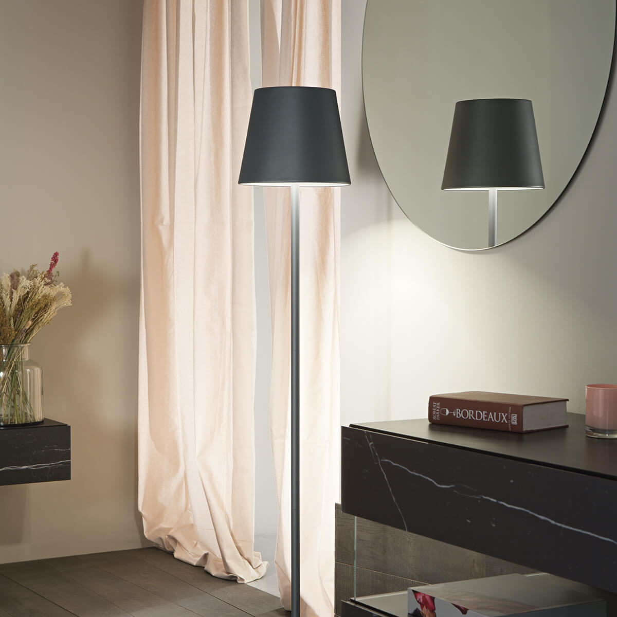 Zafferano AiLati Poldina XXL Pro LED Akkutisch- / Stehleuchte, dunkelgrau