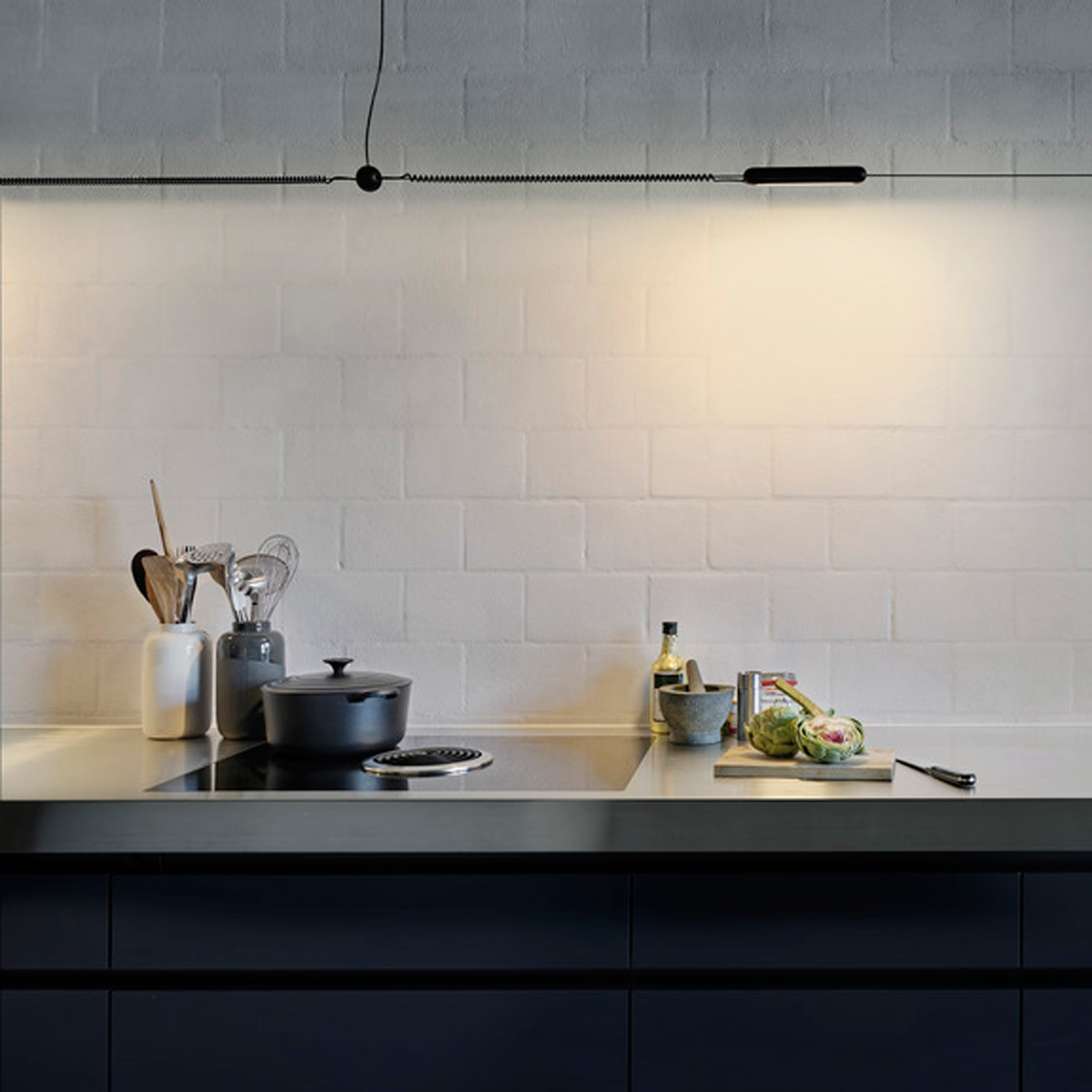 Belux Hello Flood LED, schwarz, in Kombination mit Spannseil, Hello Connect Spiralkabeln und Systemeinspeisung