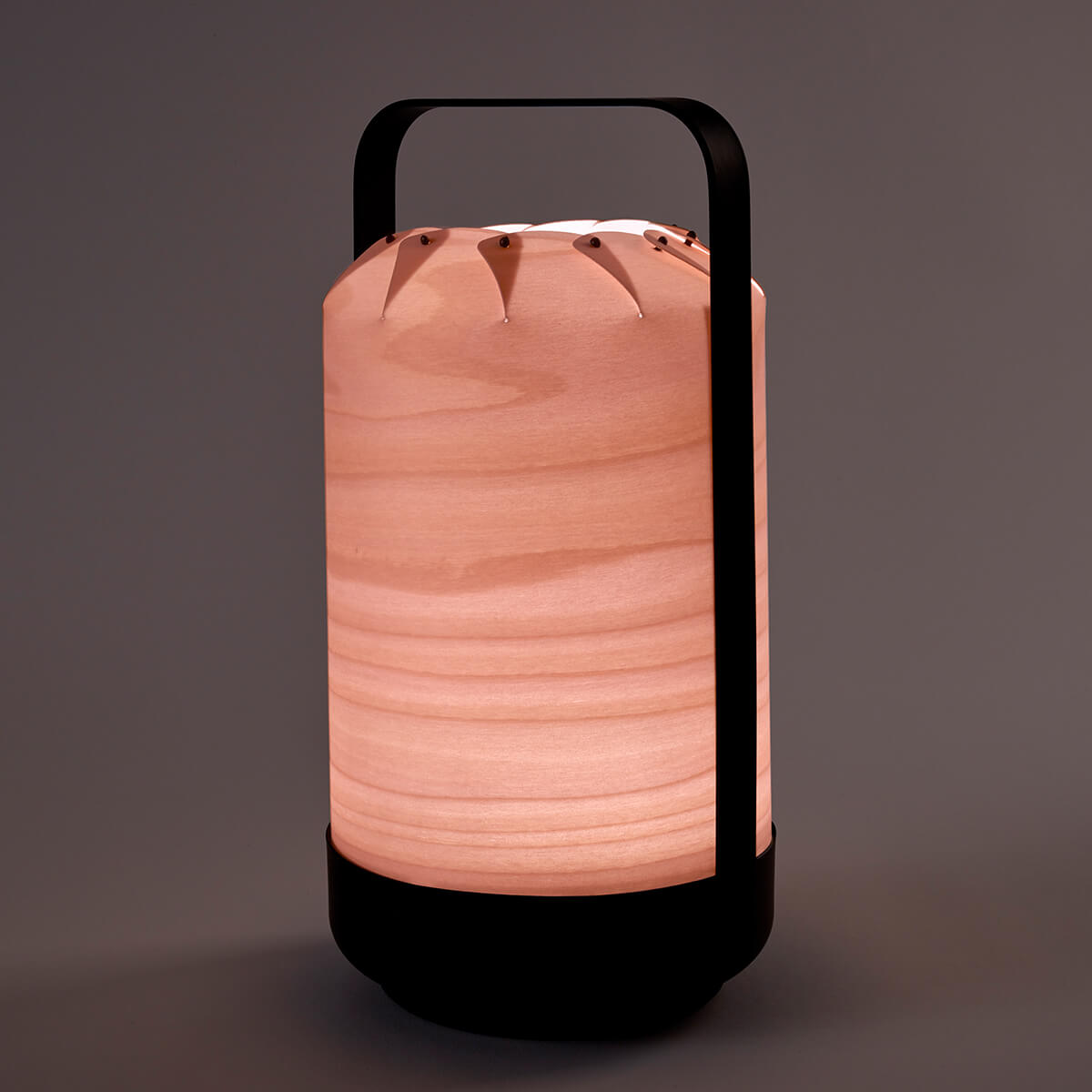 LZF Lamps Mini Chou LED Akkuleuchte, hellrosa (eingeschaltet)