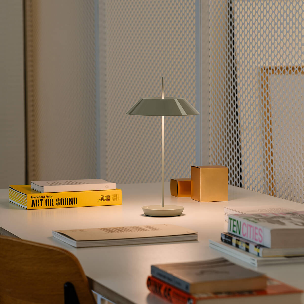 Vibia Mayfair Mini 5495 LED Akkuleuchte, grün