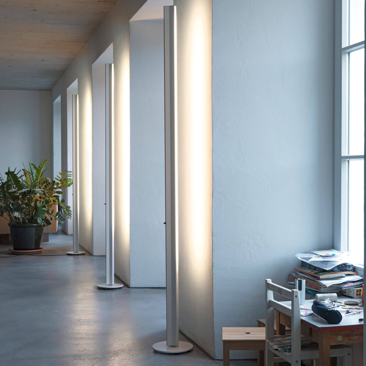 Belux Ypsilon LED Stehleuchte, weiß