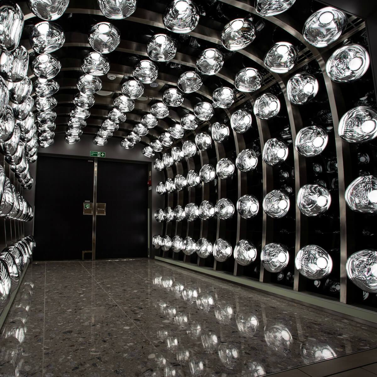Melt Medium Surface Light LED Wandleuchte