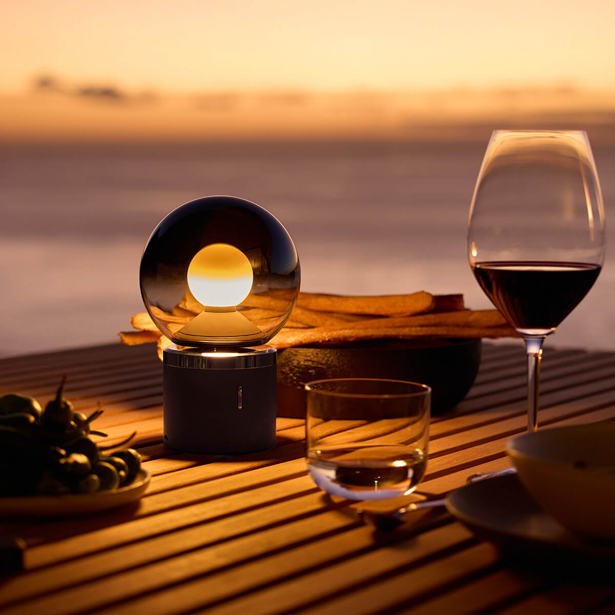 Occhio Luna pura LED Akkuleuchte, dark chrome