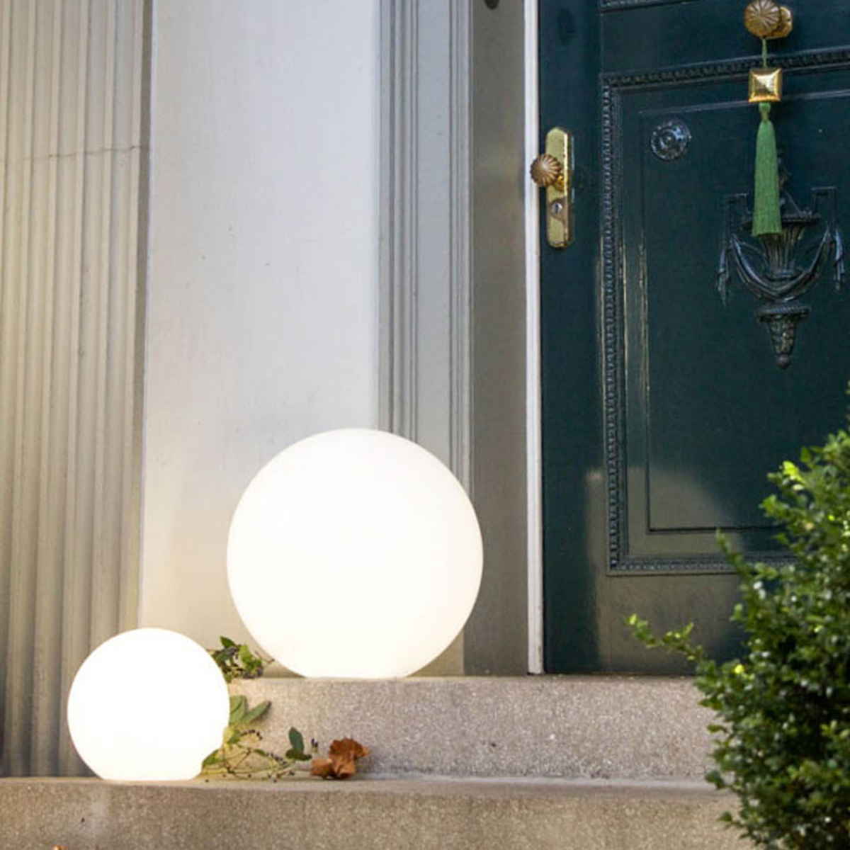8 seasons design Shining Globe Ø 30 und 50 cm Dekoleuchte, weiß