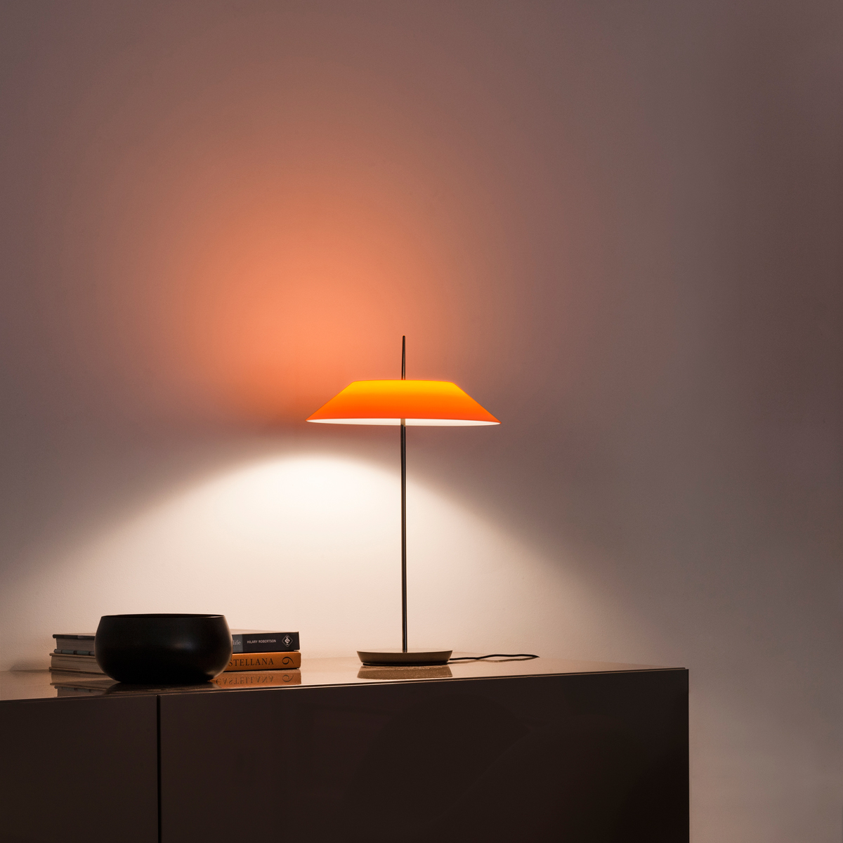 Vibia Mayfair 5500 Tischleuchte, Schirm: orange