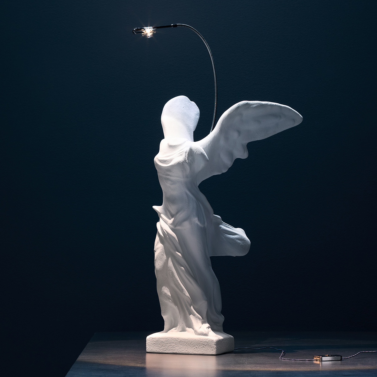 Catellani & Smith Nike LED Tischleuchte, weiß / Nickel (Foto: Nava-Rapacchietta)