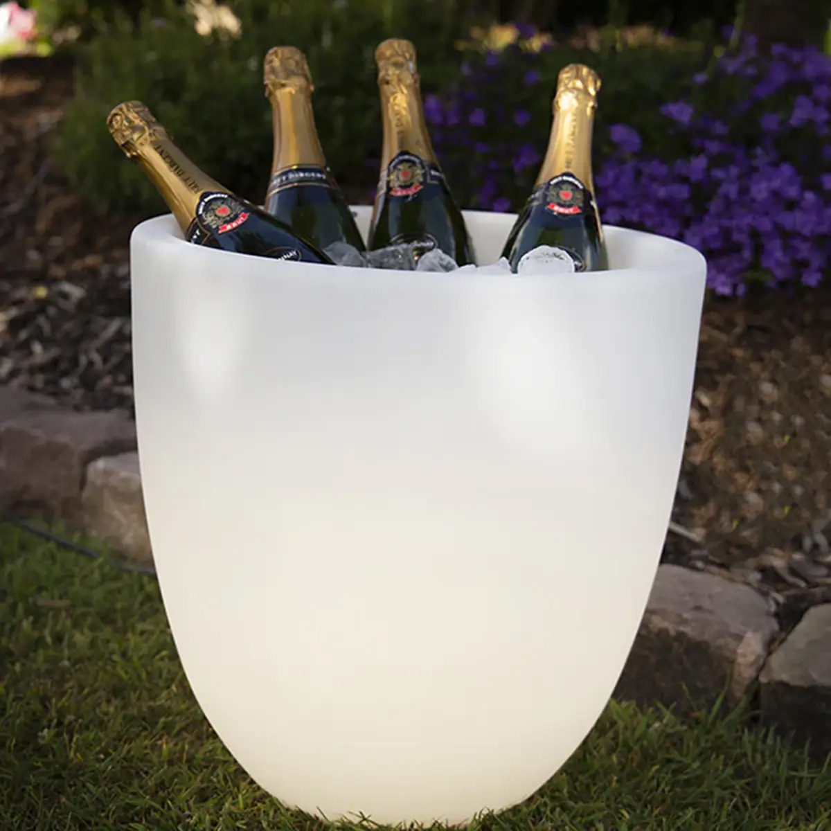 8 seasons design Shining Curvy Cooler Dekoleuchte & Weinkühler, weiß, Verwendung als Getränkekühler