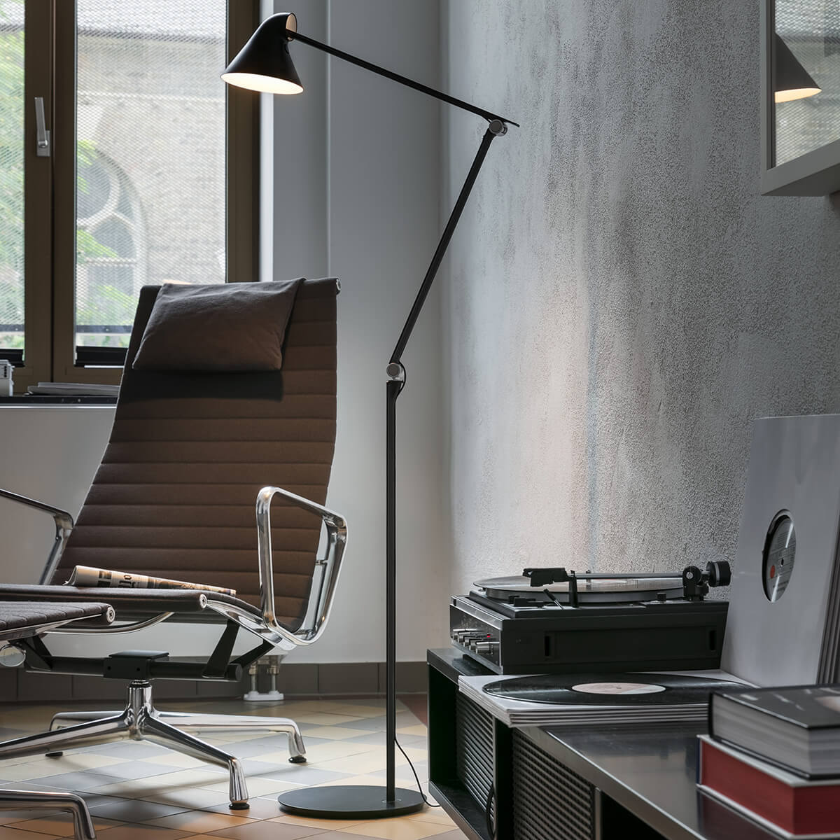 Louis Poulsen NJP LED Stehleuchte, schwarz