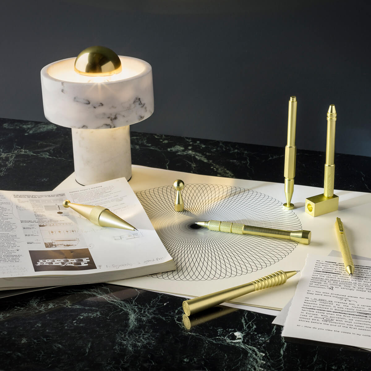 Tom Dixon Stone Portable LED Akkuleuchte, Gold / Marmor
