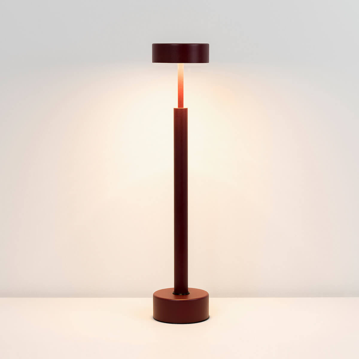 Milan Peak LED Tischleuchte, granatrot