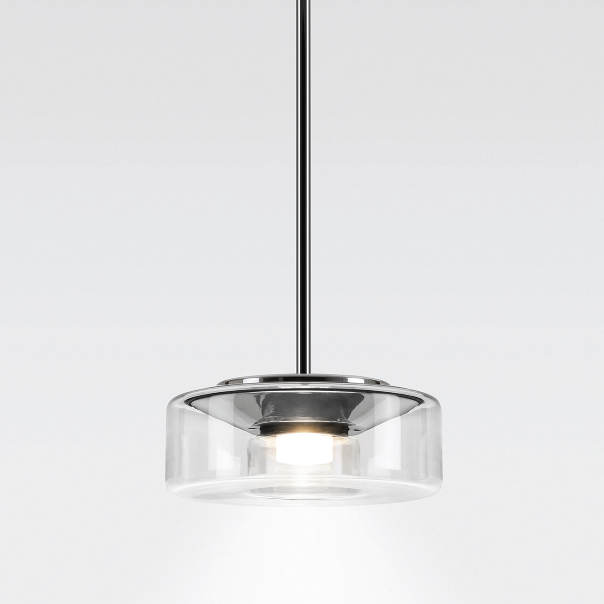 Serien.lighting Curling Suspension Tube M LED Pendelleuchte, 3000 K, Glas klar (©serien.lighting)