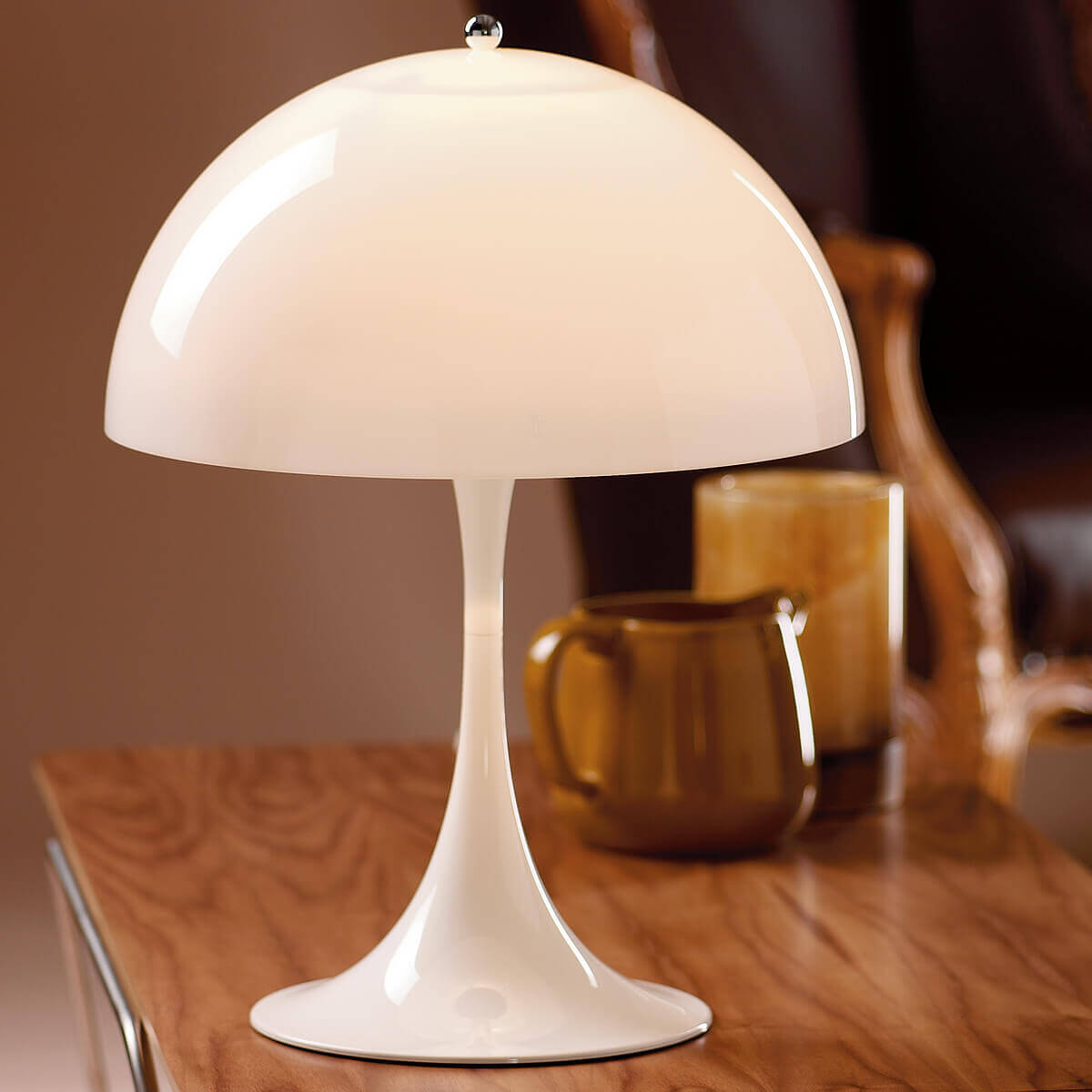 Louis Poulsen Panthella 400 Tischleuchte, Acryl opalweiß – Design by Verner Panton