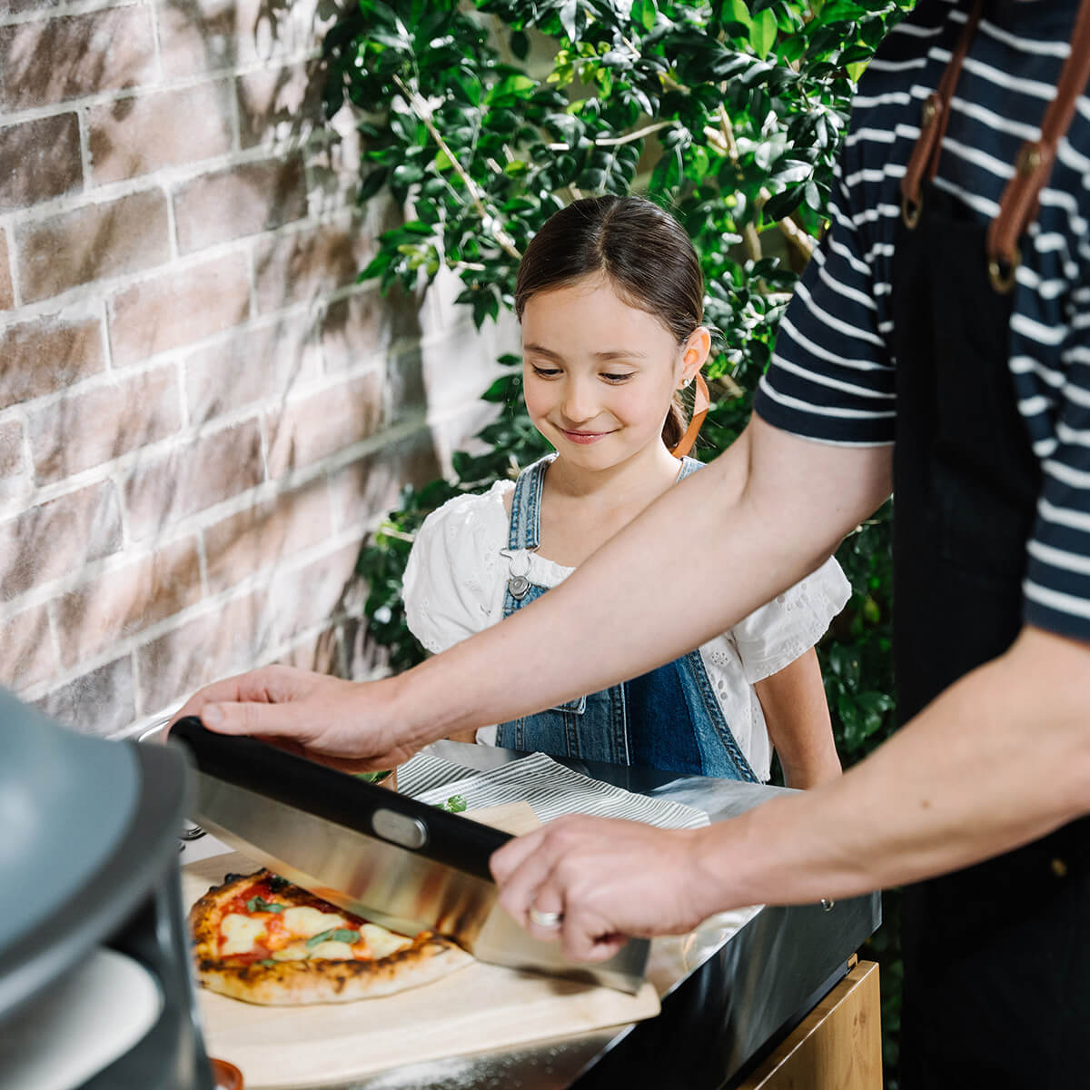 Everdure KILN Pizzaofen, 2 Brenner, rotierend, graphit