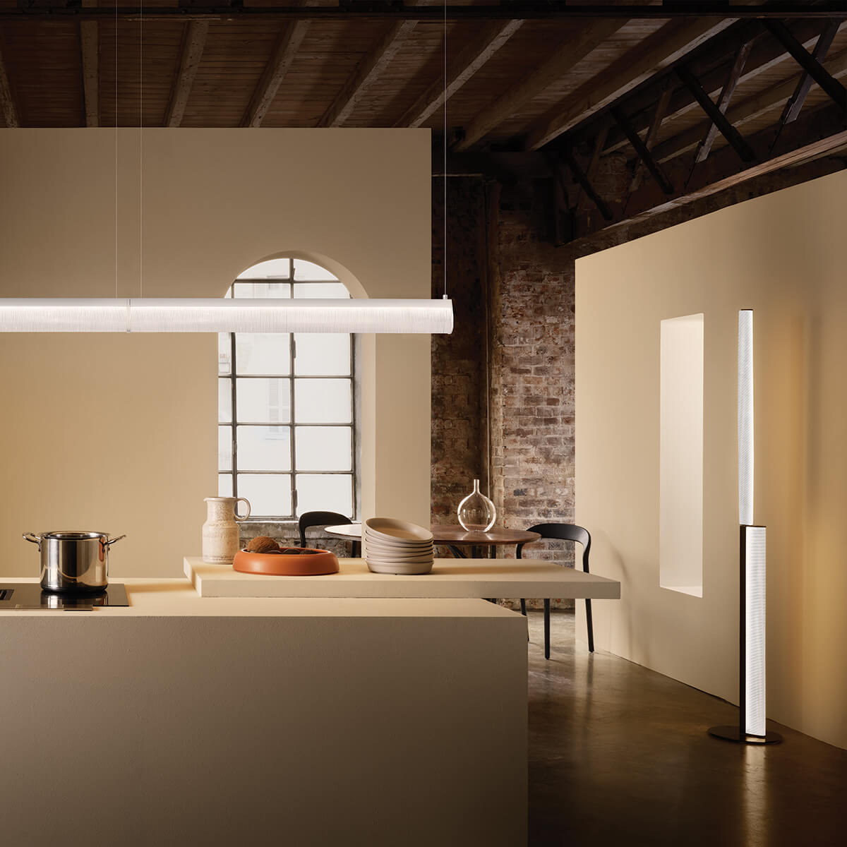 Slamp Modula Twisted LED Floor, schwarz / Crystal