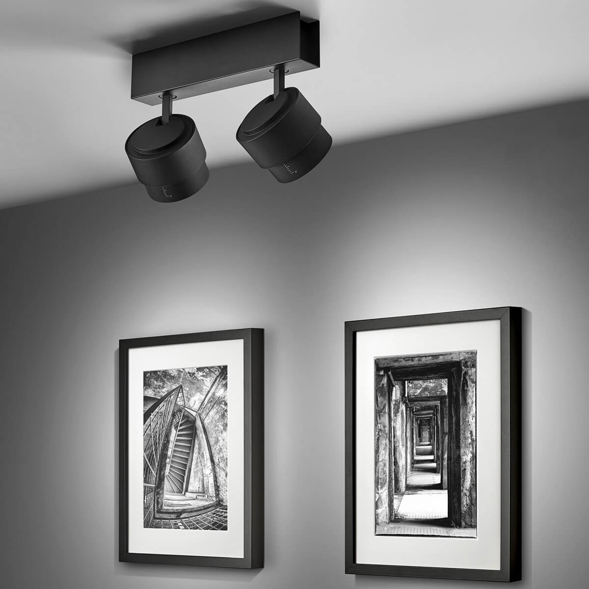 Helestra Pont LED Deckenaufbauleuchte, 2-flg., schwarz matt, Fokussierfunktion
