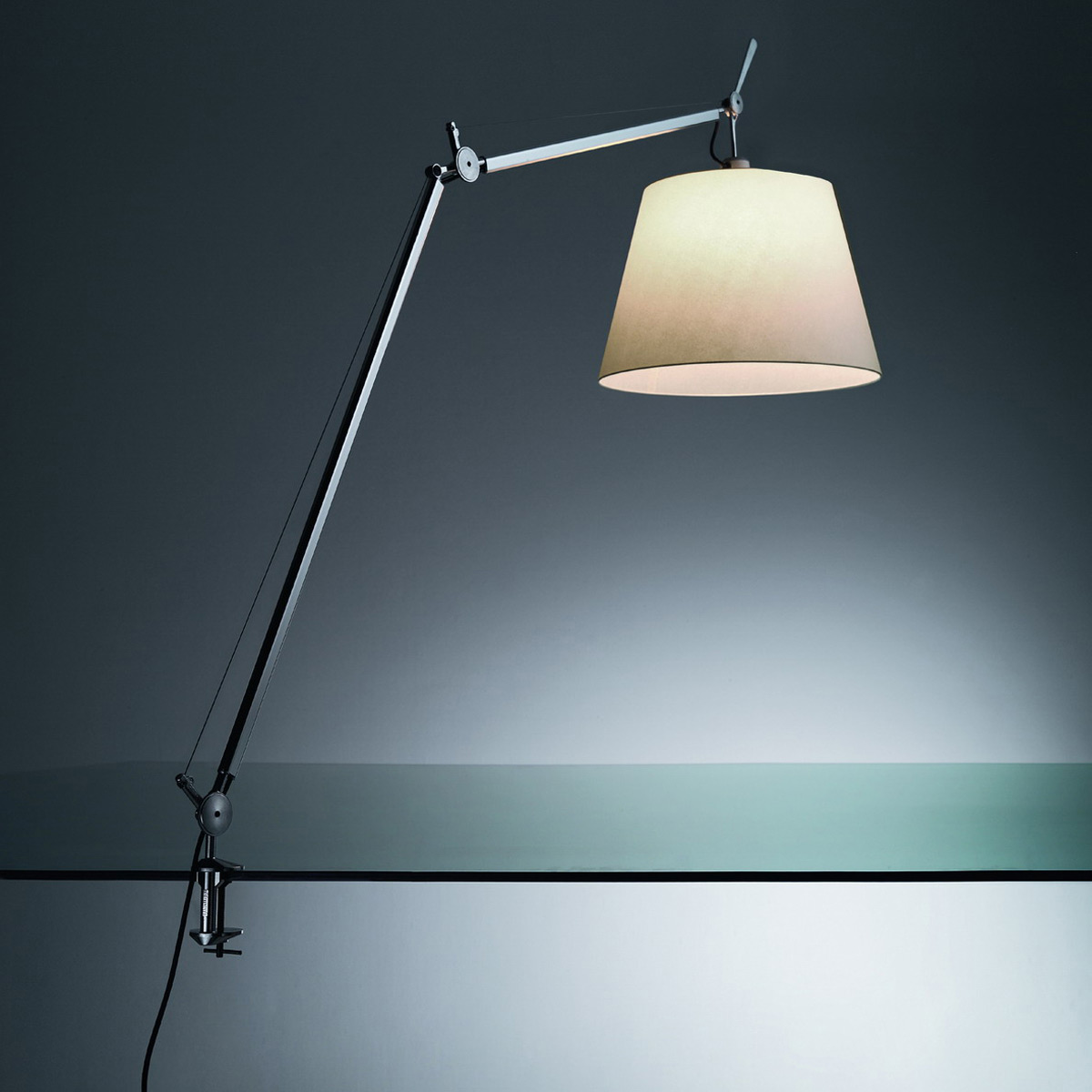Artemide Tolomeo Mega Tavolo mit Tischklemme, Alu, Schirm: Pergament Ø: 32 cm