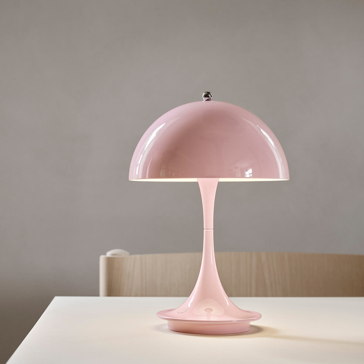 Louis Poulsen Panthella 160 Portable LED Akkuleuchte, blassrosa – Design by Verner Panton