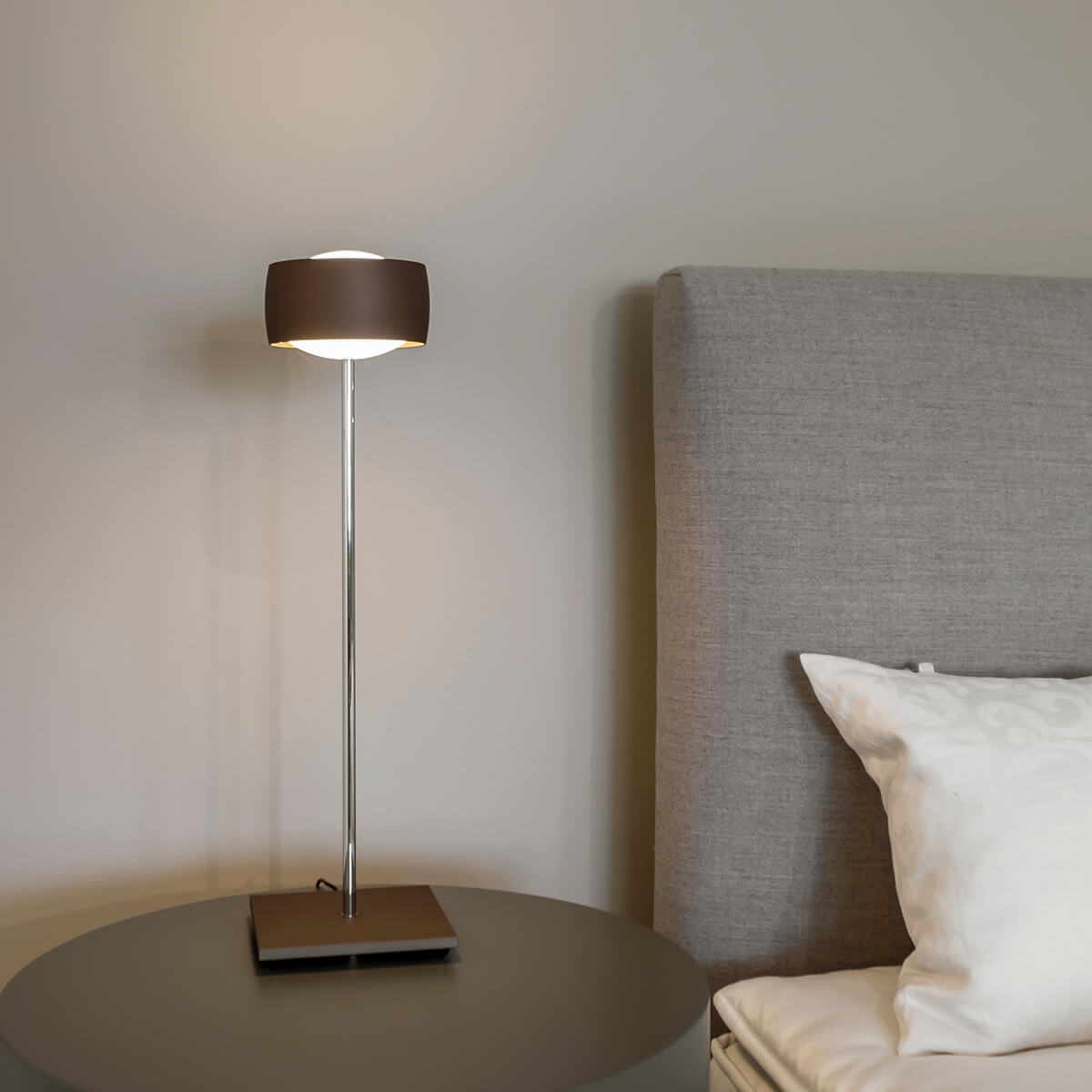 Oligo Grace LED Tischleuchte, Tunable White, Chrom / Brazilian brown