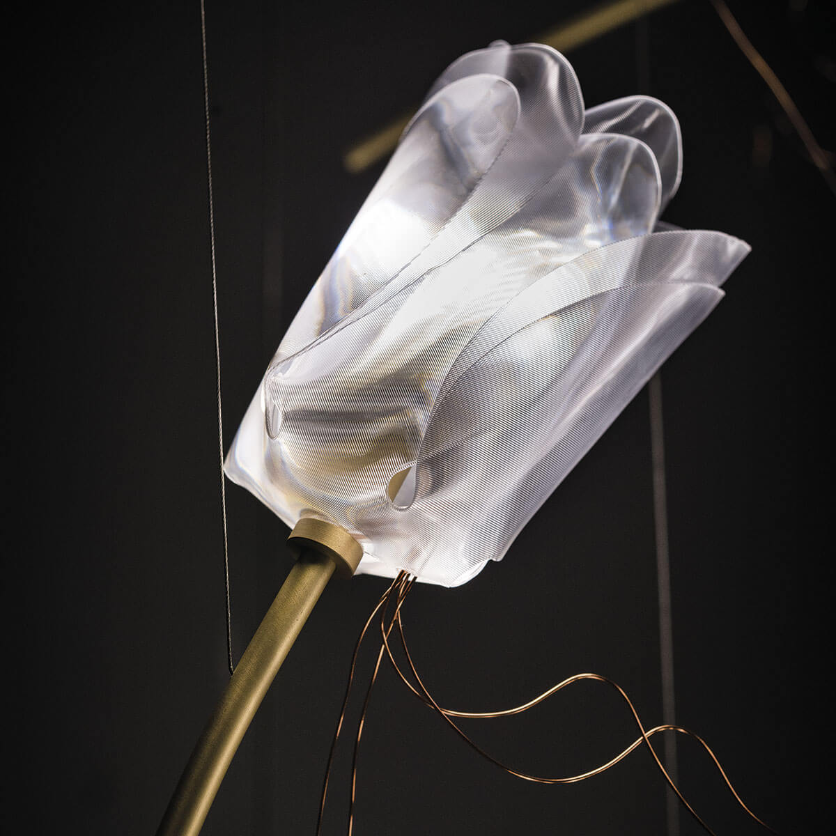 Slamp Tulip 7 Round LED Suspension, prisma / Messing