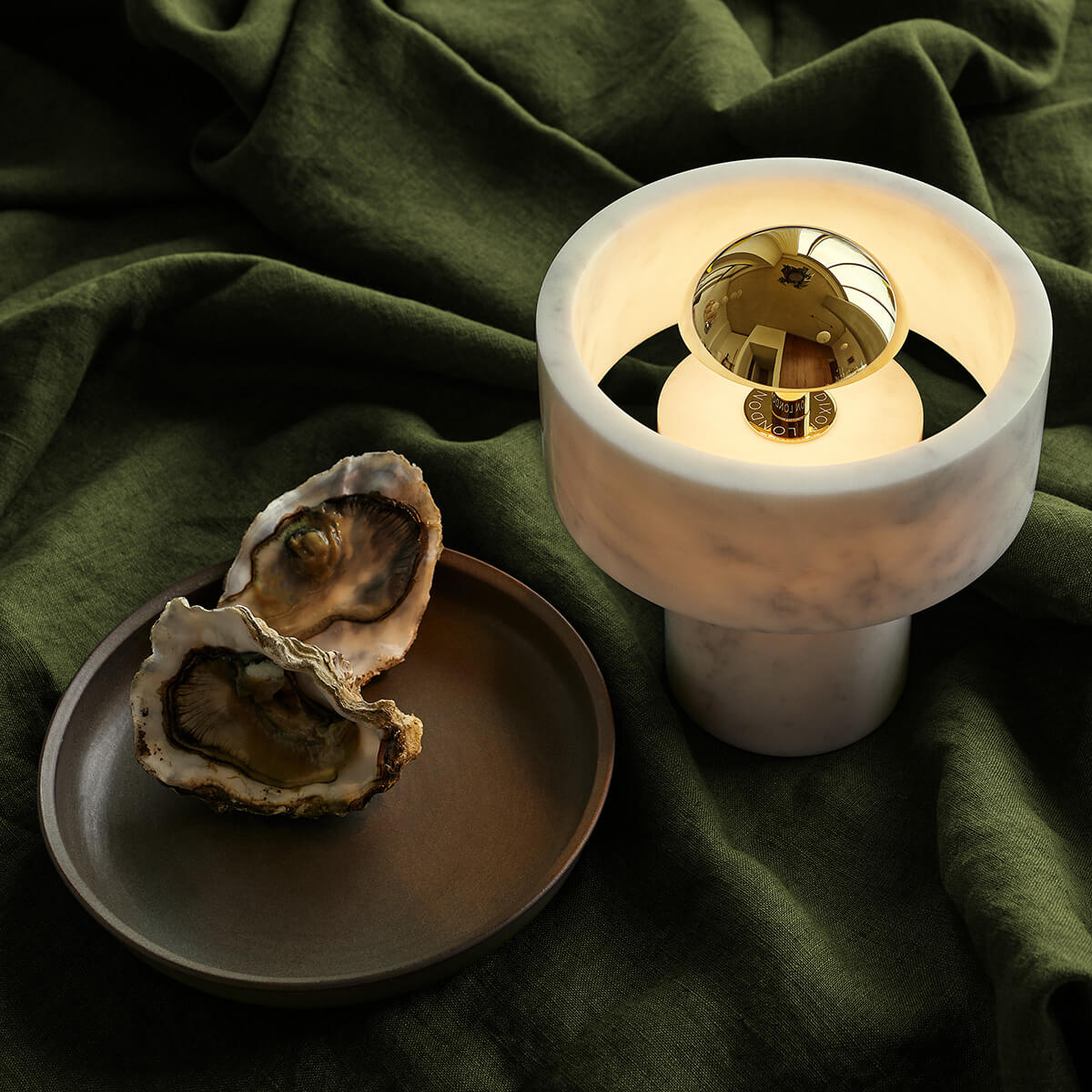 Tom Dixon Stone Portable LED Akkuleuchte, Gold / Marmor
