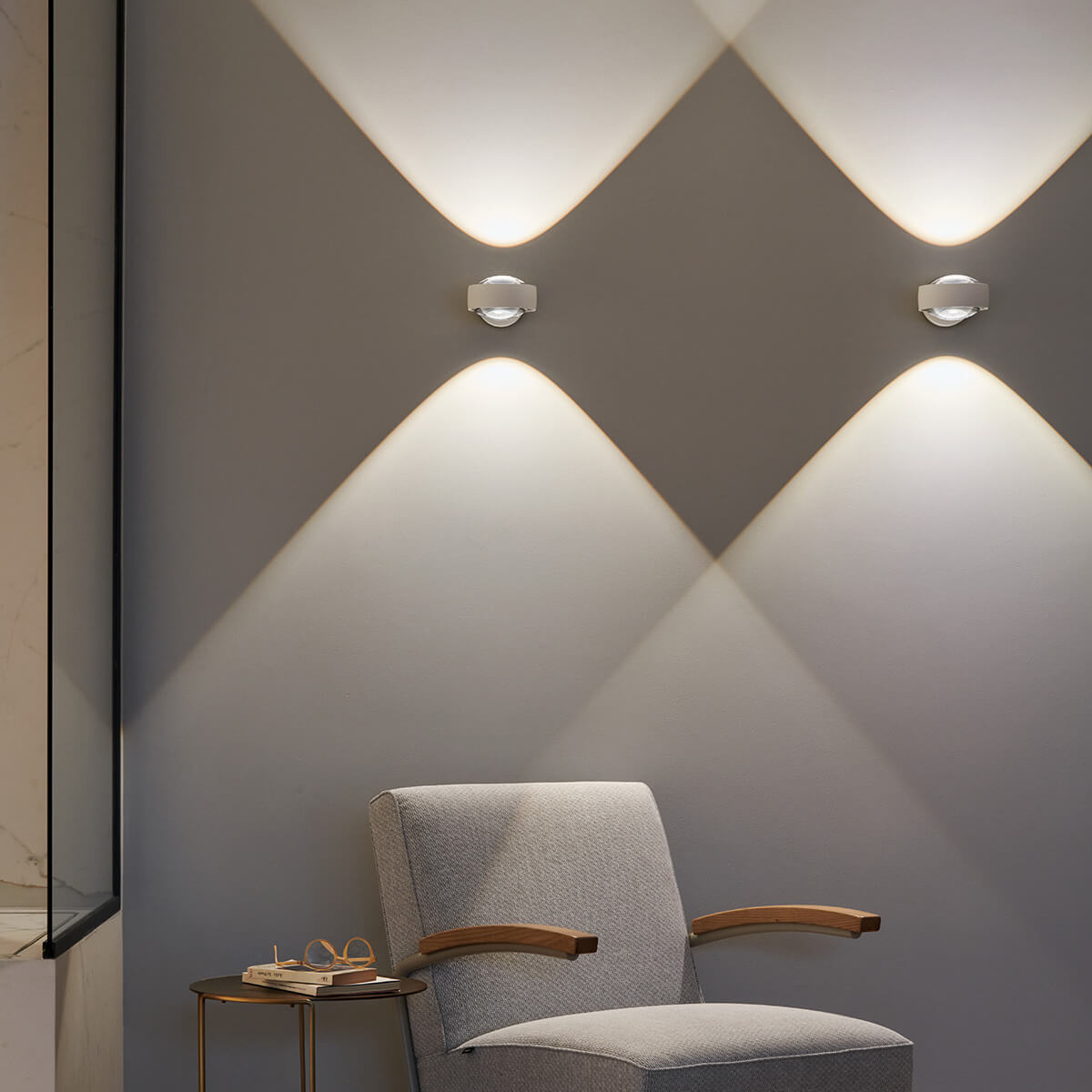 Occhio Sento D verticale up "air" LED Wandleuchte, weiß matt