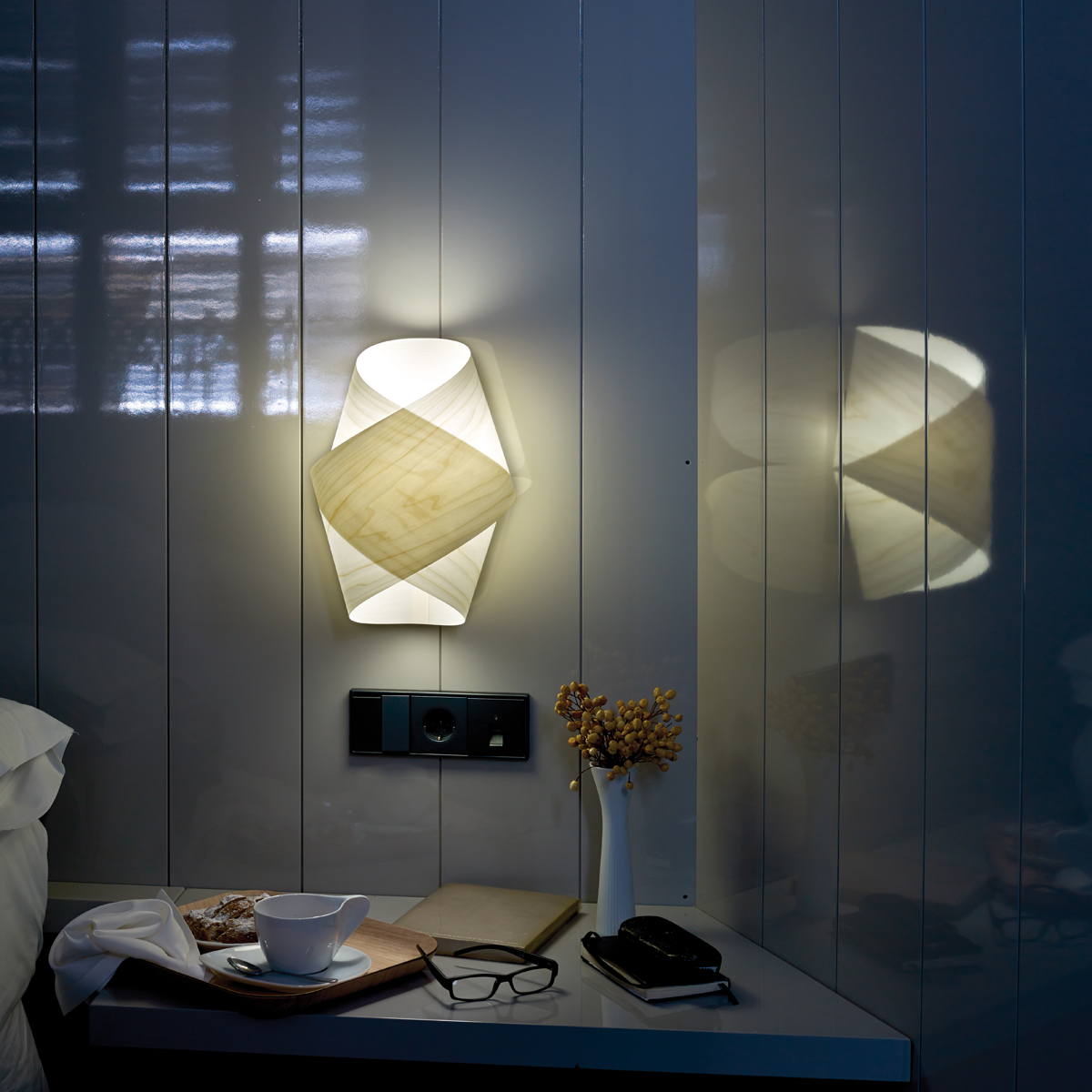 LZF Lamps Orbit Wandleuchte, elfenbeinweiß