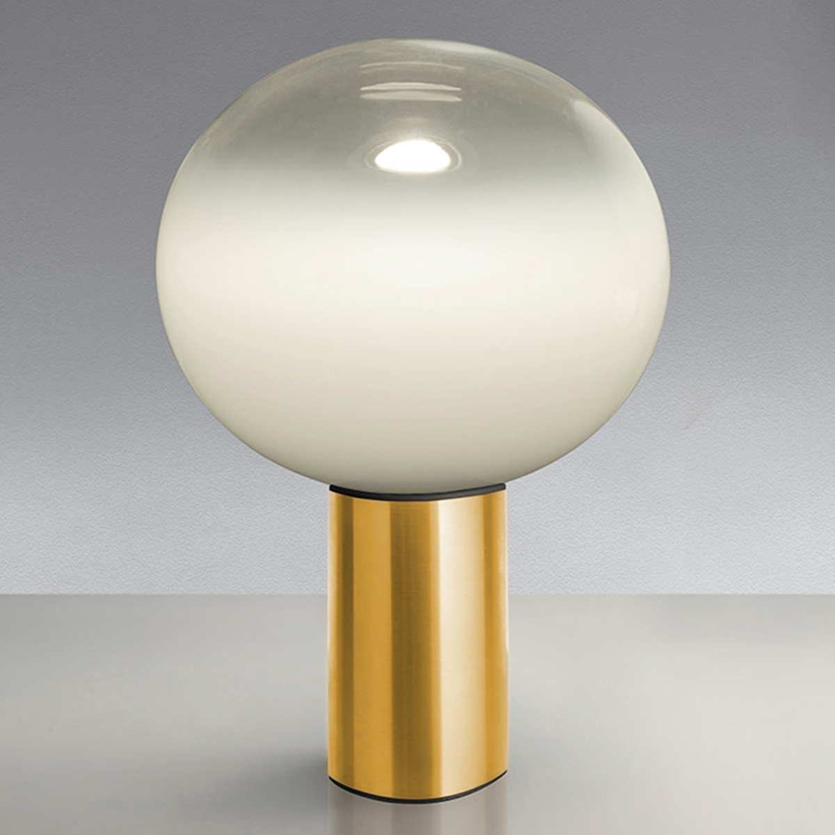 Artemide Laguna Tavolo, Struktur: Messing Ø: 37 cm, Diffusor transparent