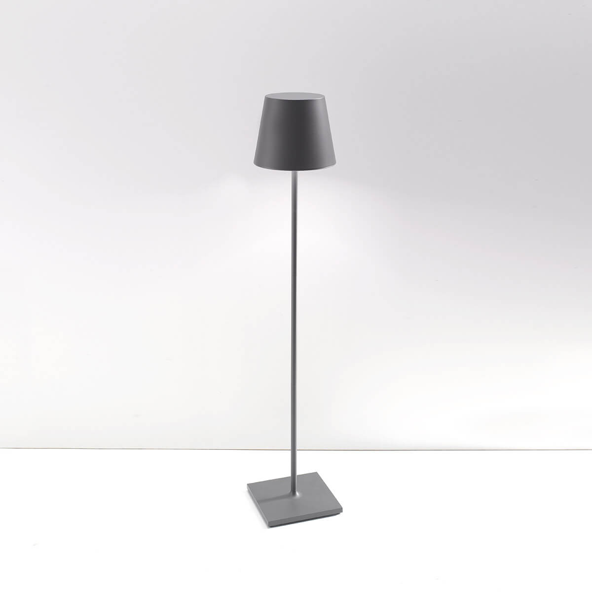 Zafferano AiLati Poldina XXL Pro LED Akkutisch- / Stehleuchte, dunkelgrau