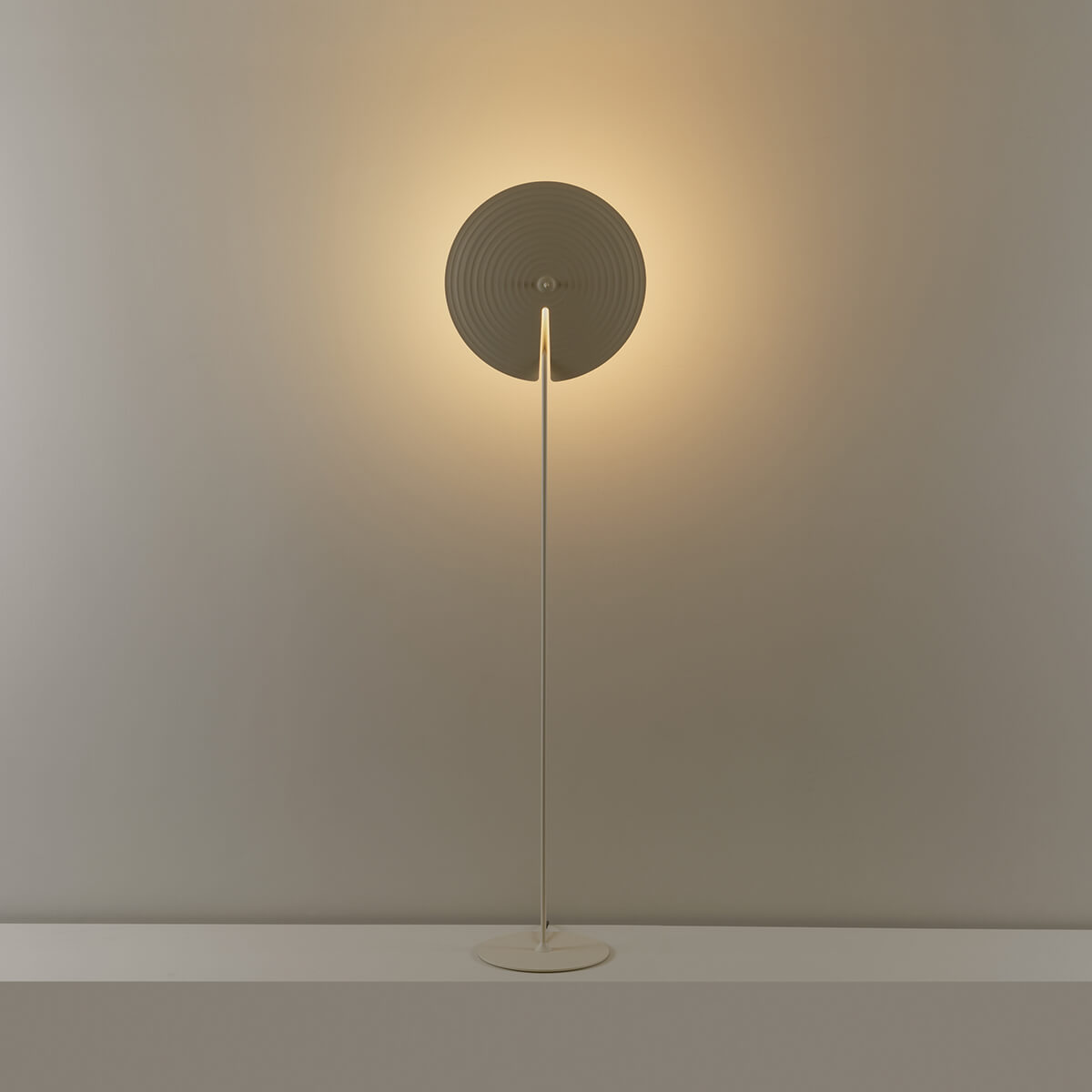 Milan Symphony Stehleuchte, Höhe: 158 cm, Ø: 45 cm, nerzfarben