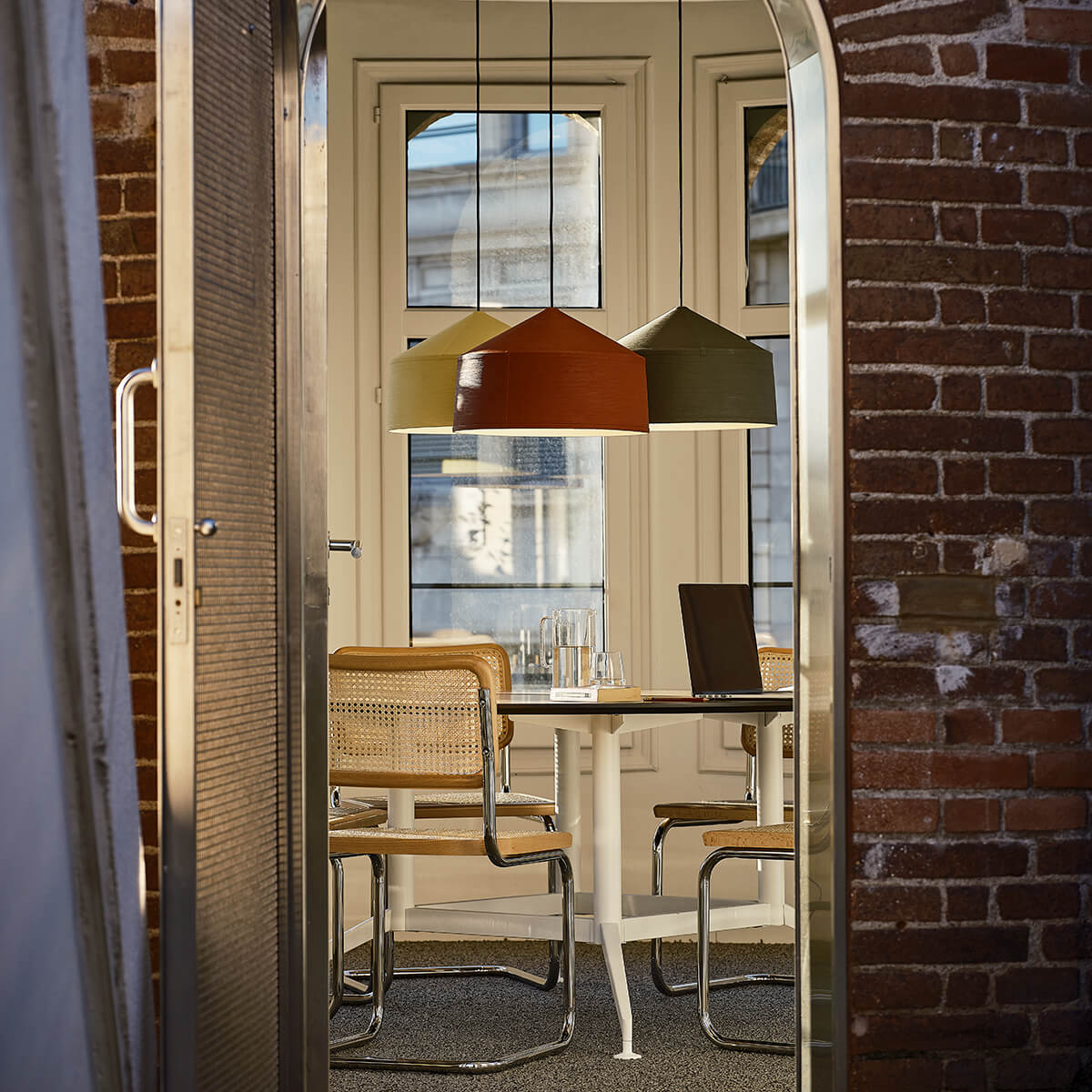 Marset Zenc Pendelleuchte, hellgelb, rot und grau