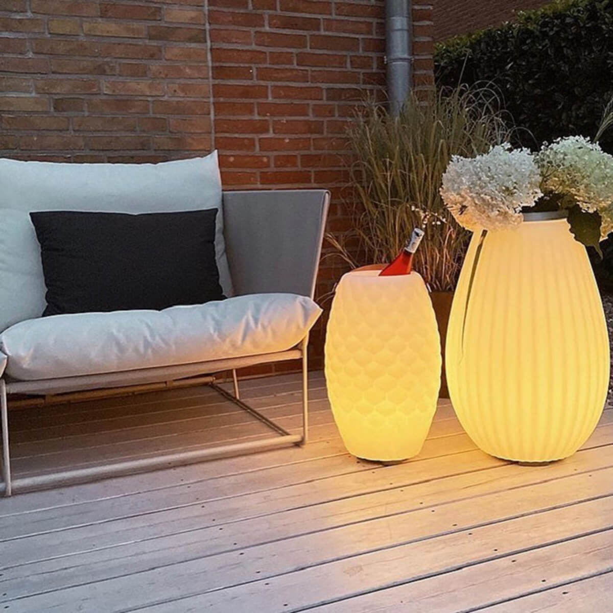 Joouls The Joouly LED Akkuleuchte, Bluetooth Lautsprecher & Weinkühler und The Joouly Ltd. LED Akkuleuchte, Bluetooth Lautsprecher & Weinkühler