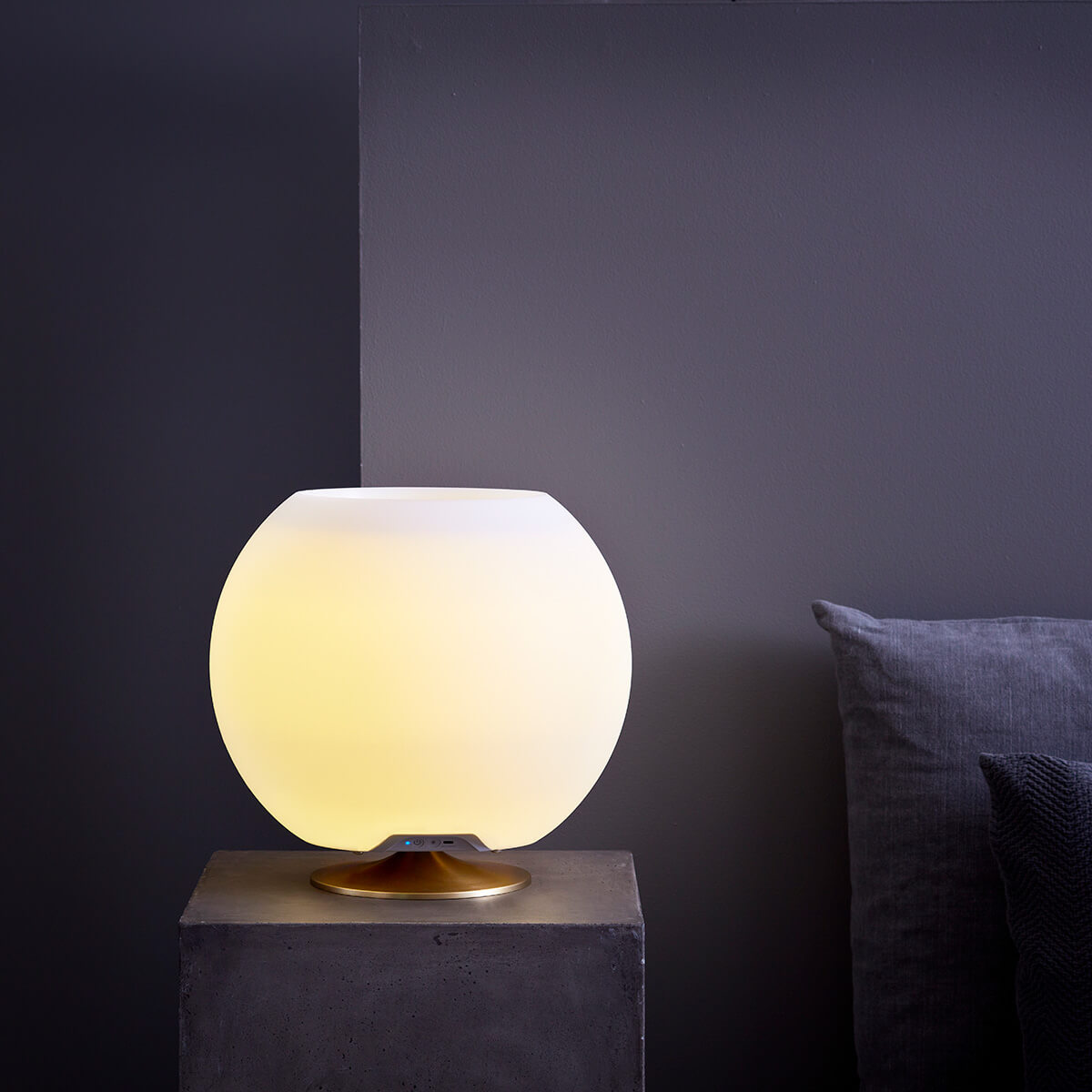 Kooduu Sphere LED Akkuleuchte, Bluetooth Lautsprecher & Weinkühler, Messing