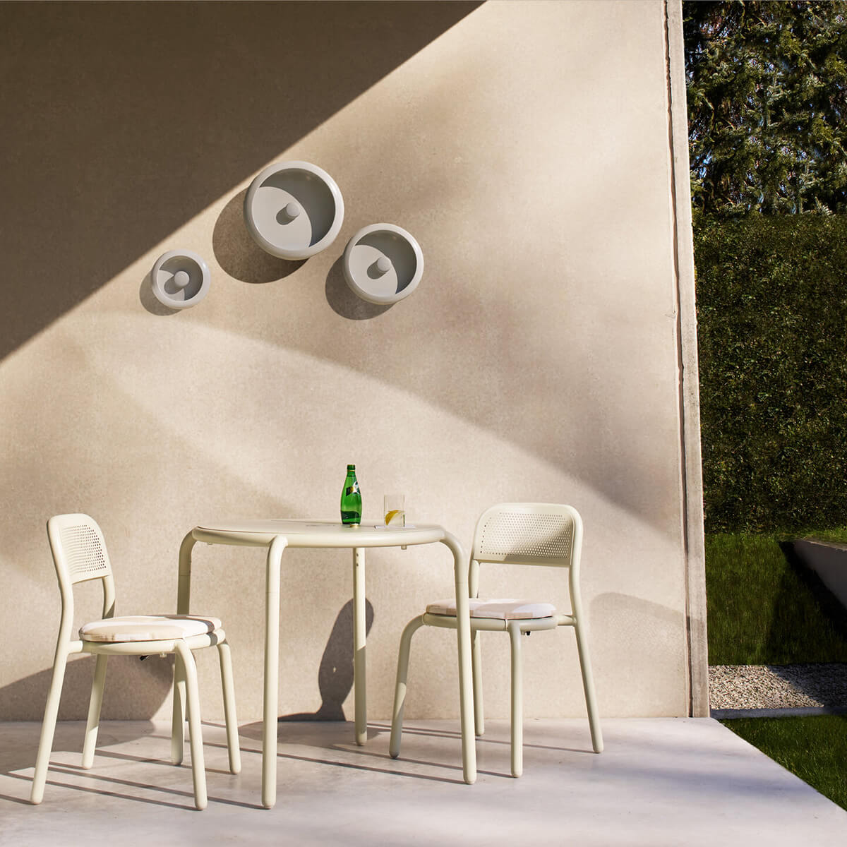 Oloha Small LED Akkuleuchte & Schale