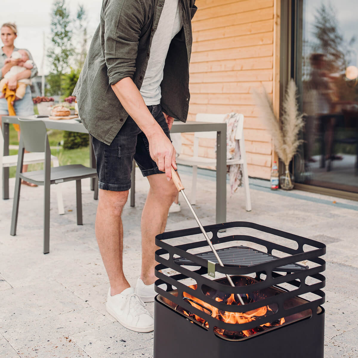 Höfats Schürhaken mit Flammenbläser, Edelstahl / Eichenholz