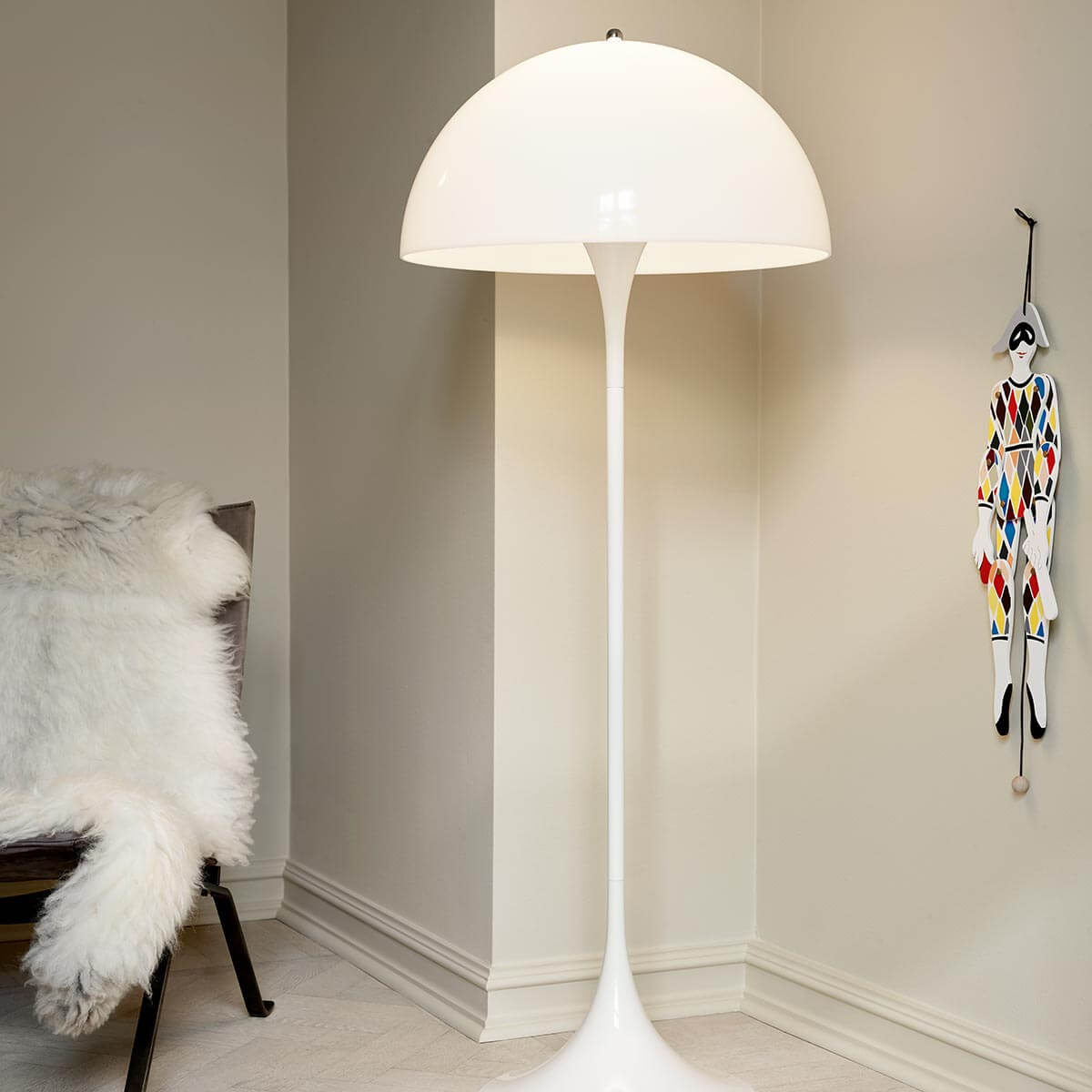 Louis Poulsen Panthella Stehleuchte, Acryl opalweiß – Design by Verner Panton